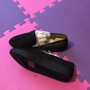Black, flat woman’s shoe, size 8.